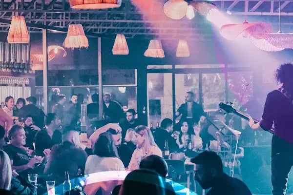 Dora Lounge &amp; Kahve Evi - Resim 15