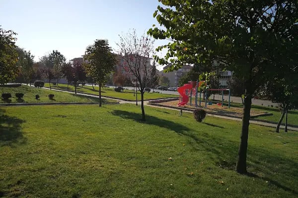 Musatafa Yücel Özbilgin Parkı - Resim 9