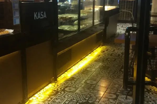 Bizim Ekmek &amp; Pasta Cafe - Resim 16