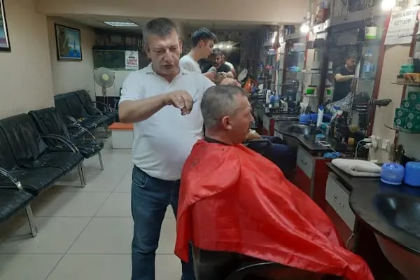 Ayhan Ak HairStudio - Resim 1
