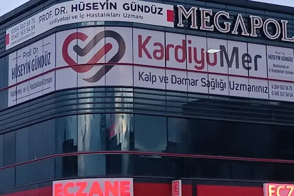 Prof. Dr. Hüseyin Gündüz, Kardiyoloji ve İç Hastalıkları Uzmanı (Kardiyomer Kalp ve Damar Sağlığı Özel Kliniği) - Resim 1
