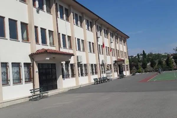 Yapı ve Kredi Bankası Mesleki ve Teknik Anadolu Lisesi - Resim 1
