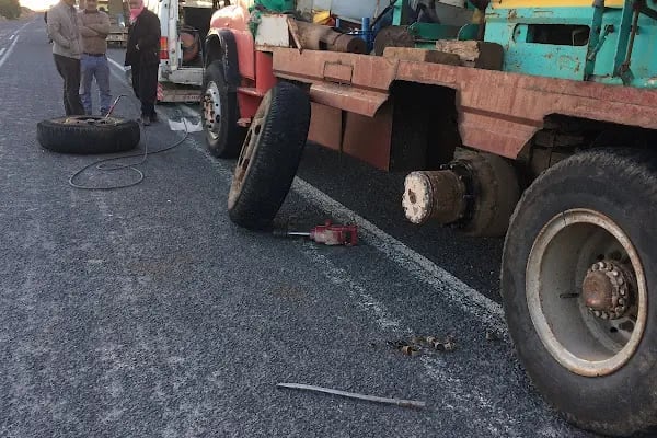 Lastikci Enes Bozova Polat Oto Lastik Atolyesi - Resim 12
