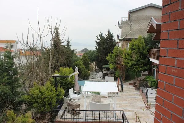 L'isola Guesthouse - Resim 6