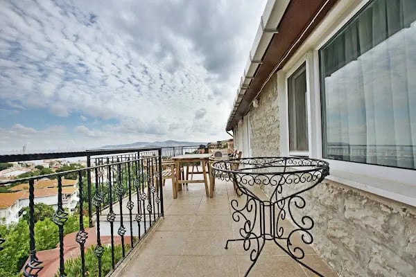 L'isola Guesthouse - Resim 14