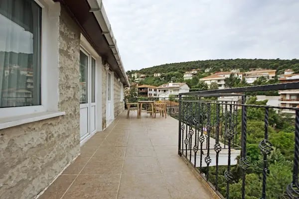 L'isola Guesthouse - Resim 5