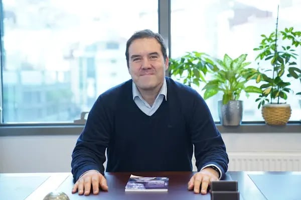 Prof. Dr. Sarper GÜRSU - Resim 2