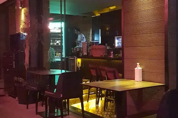 Qinn Lounge - Resim 12