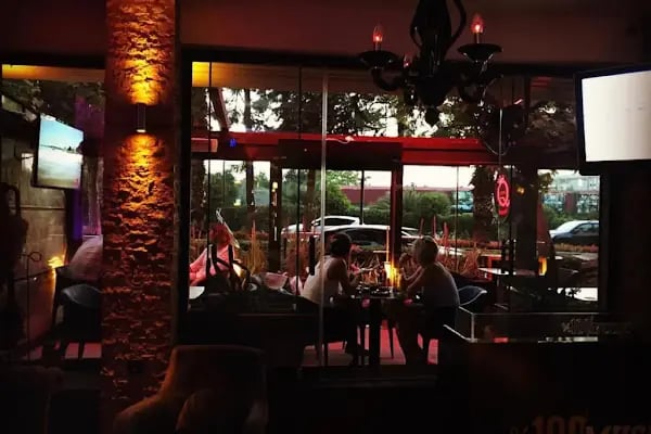 Qinn Lounge - Resim 1