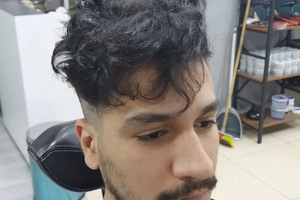 Saloon Özgür Erkek Kuaförü - Resim 17