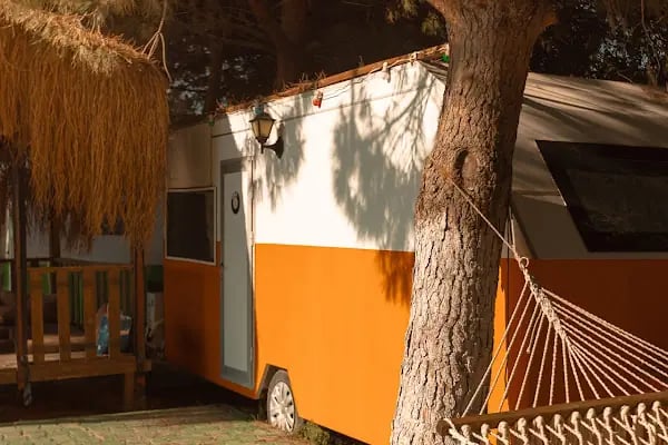 Mona Glamping Caravan Suites - Resim 12