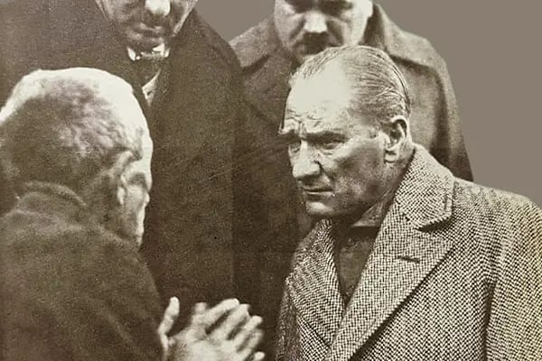 Ataşehir, İnönü Mahallesi lalezar Fotoğrafçısı Acele Vesikalık - Biyometrik - Cübbeli Avukat ve Mezuniyet Çekimleri - Resim 2