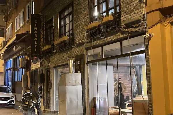 Tarihi Tophane Çınaraltı Nargile Cafe - Resim 12