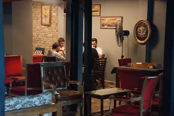 Tarihi Tophane Çınaraltı Nargile Cafe - Resim 9