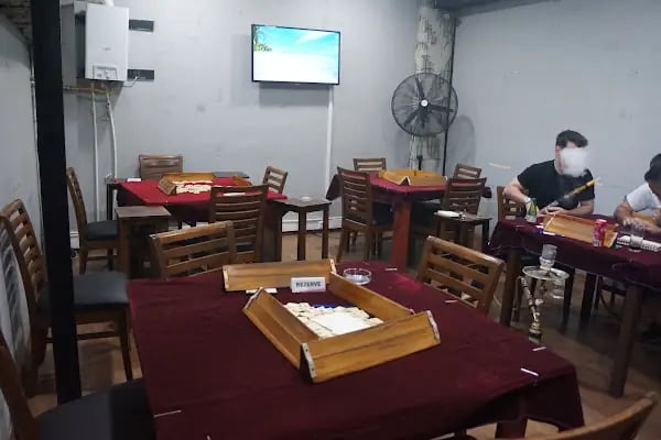 Tarihi Tophane Çınaraltı Nargile Cafe - Resim 10