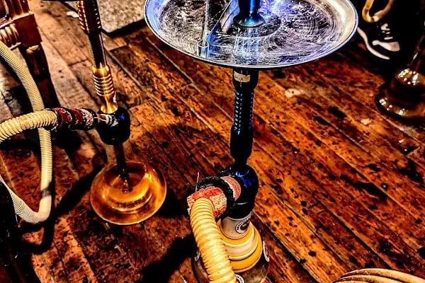 Tarihi Tophane Çınaraltı Nargile Cafe - Resim 11