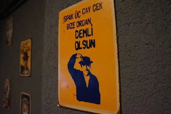 Tarihi Tophane Çınaraltı Nargile Cafe - Resim 15