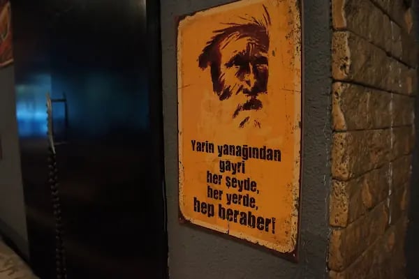 Tarihi Tophane Çınaraltı Nargile Cafe - Resim 16