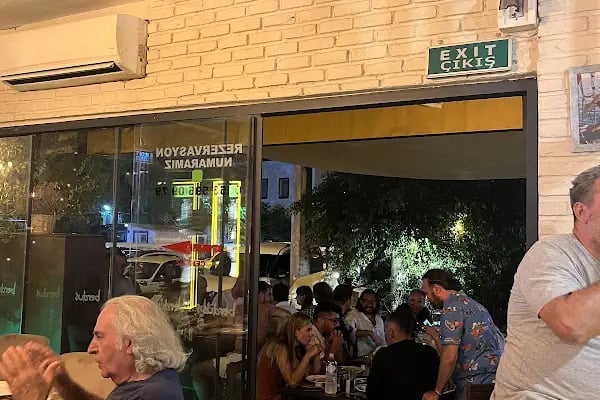 Meyland Gourmet Wine &amp; Deli - Resim 11