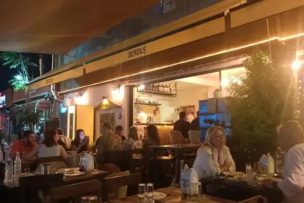 Meyland Gourmet Wine &amp; Deli - Resim 4