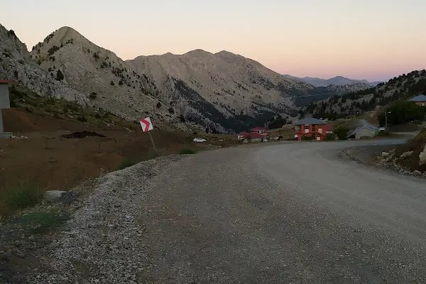 Şahin Tepesi Kahvaltı ve Restourant &amp; Bungalov evleri - Resim 11