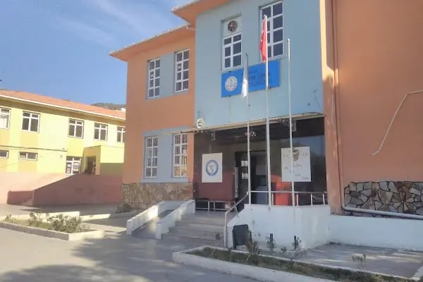 Kazım Dirik Ortaokulu - Resim 1