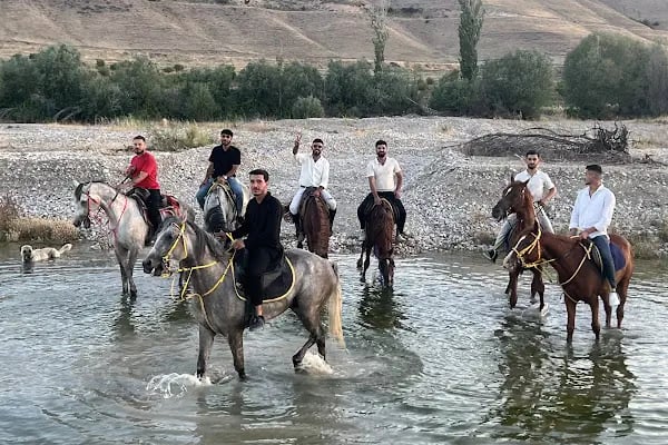 Gün batımı binicilik kulübü - Resim 1