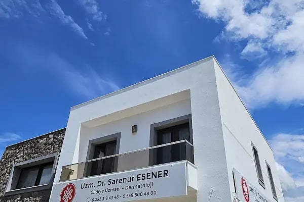 Uzm. Dr. Sarenur Esener, Dermatoloji - Resim 1