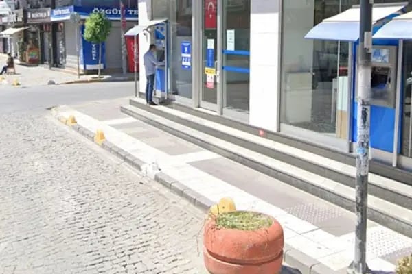 Yapı Kredi - Avcılar-Çarşı Şubesi - Resim 2