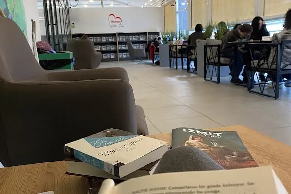 İzmit Belediyesi Leyla Atakan Şehir Kütüphanesi - Resim 19