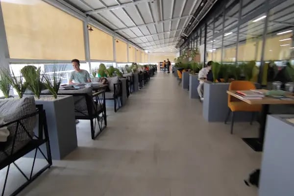 İzmit Belediyesi Leyla Atakan Şehir Kütüphanesi - Resim 2