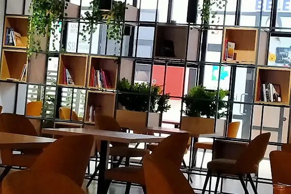 İzmit Belediyesi Leyla Atakan Şehir Kütüphanesi - Resim 9