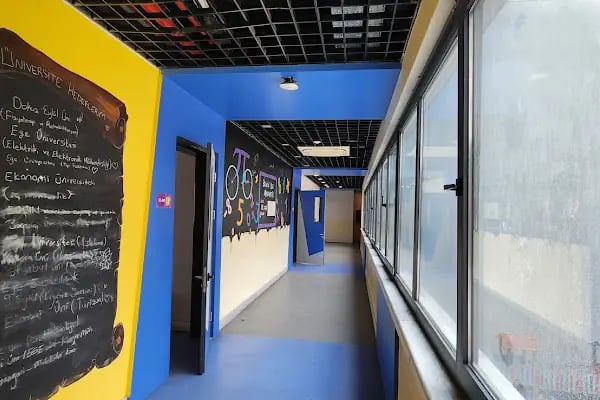 Uğur Okulları İzmir Bayraklı Kampüsü - Resim 6