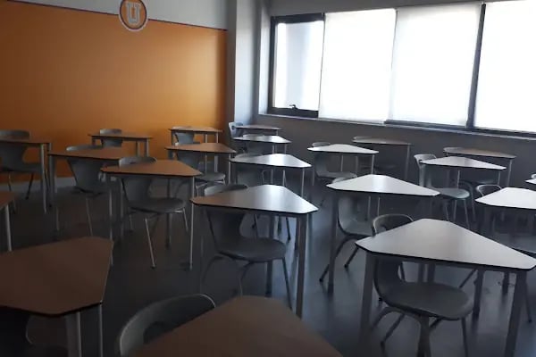 Uğur Okulları İzmir Bayraklı Kampüsü - Resim 3