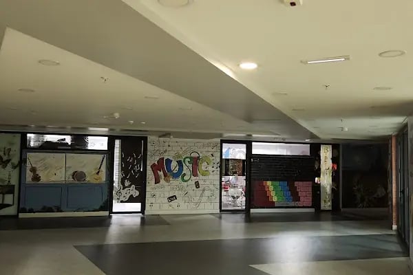 Uğur Okulları İzmir Bayraklı Kampüsü - Resim 11