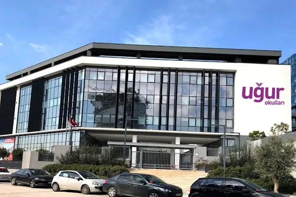 Uğur Okulları İzmir Bayraklı Kampüsü - Resim 1