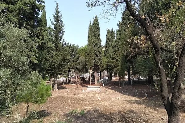 Aliağa Asri Mezarlığı - Resim 4