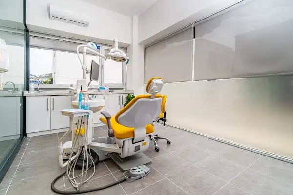 ÖZEL DENTHİPOKRAT AĞIZ VE DİŞ SAĞLIĞI POLİKLİNİĞİ - BODRUM ŞUBESİ - Resim 1