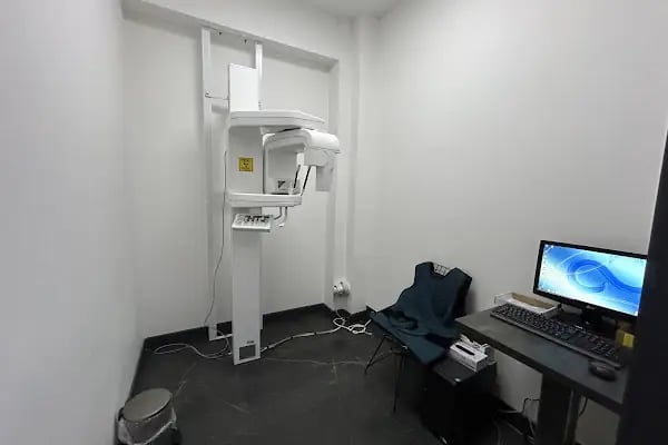 ÖZEL GÜNEŞEVLER AĞIZ VE DİŞ SAĞLIĞI POLKİNLİĞİ ANILALP AĞIZ VE DİŞ SAĞLIĞI - Resim 3