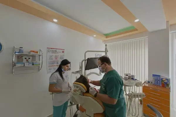 Yeşil Beyaz Ağız ve Diş Sağlığı Kliniği - Resim 20