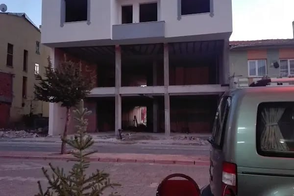 Çiftlik Halk Kütüphanesi - Resim 1