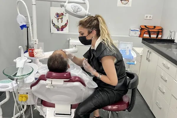 V Dent Ağız ve Diş Sağlığı Polikliniği - Resim 2