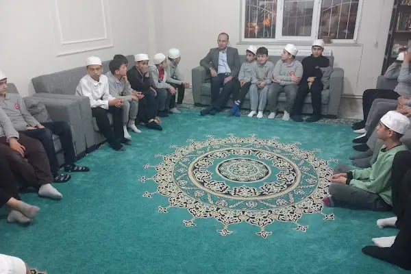 VALİ MUSTAFA ÇİFTÇİ ERKEK HAFIZLIK KURAN KURSU - Resim 7