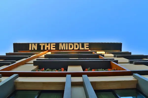 in the middle hotel - Resim 11