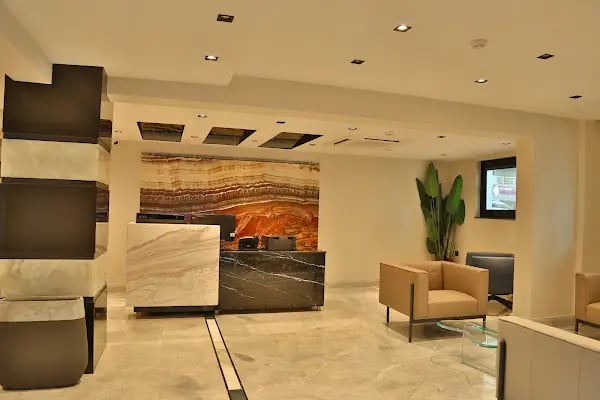 in the middle hotel - Resim 4
