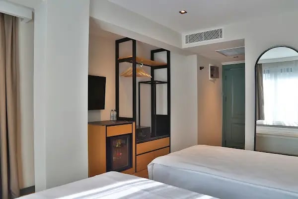 in the middle hotel - Resim 13