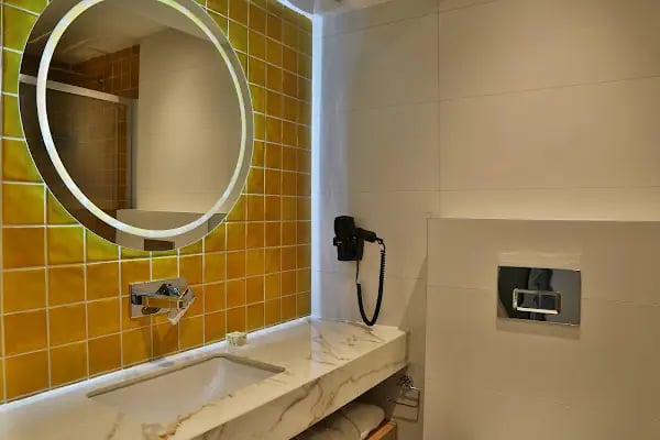 in the middle hotel - Resim 3