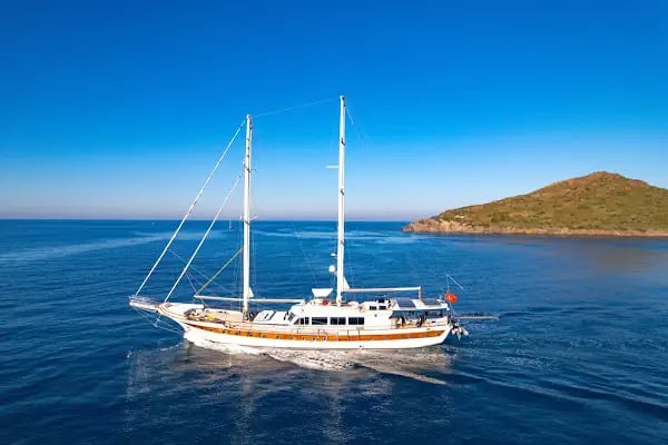 4U Yachting - Yacht Charter - Brokerage - Management / Yat Kiralama Satış ve Yönetim - Resim 1