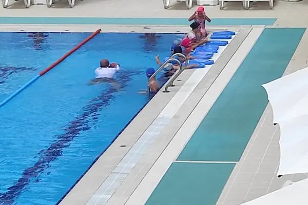 Mudanya Belediyesi Yüzme Havuzu - Resim 9
