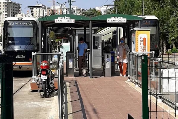 Adliye Tramvay Durağı - Resim 2